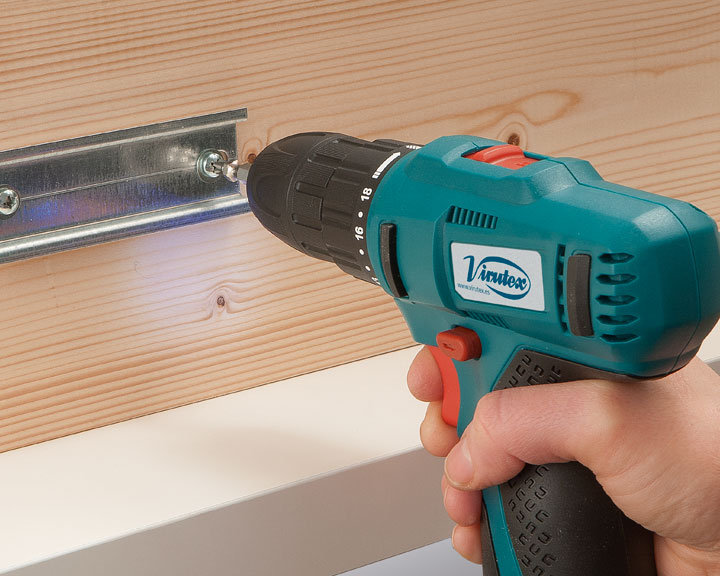 Perceuse Virutex ATB40; 12 V; 2x1,5 Ah accu.