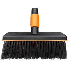 Balai de cour Fiskars Yard 135532