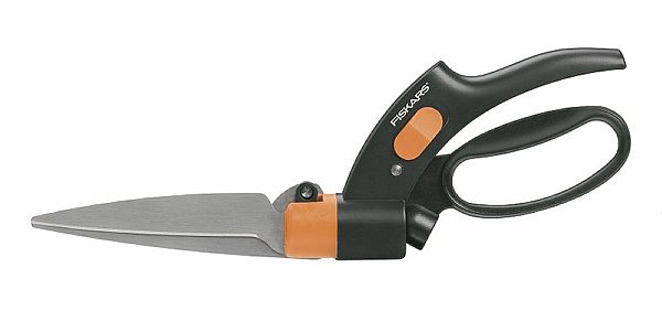 Cisaillement d'herbe avec des engins spéciaux Fiskars 113680