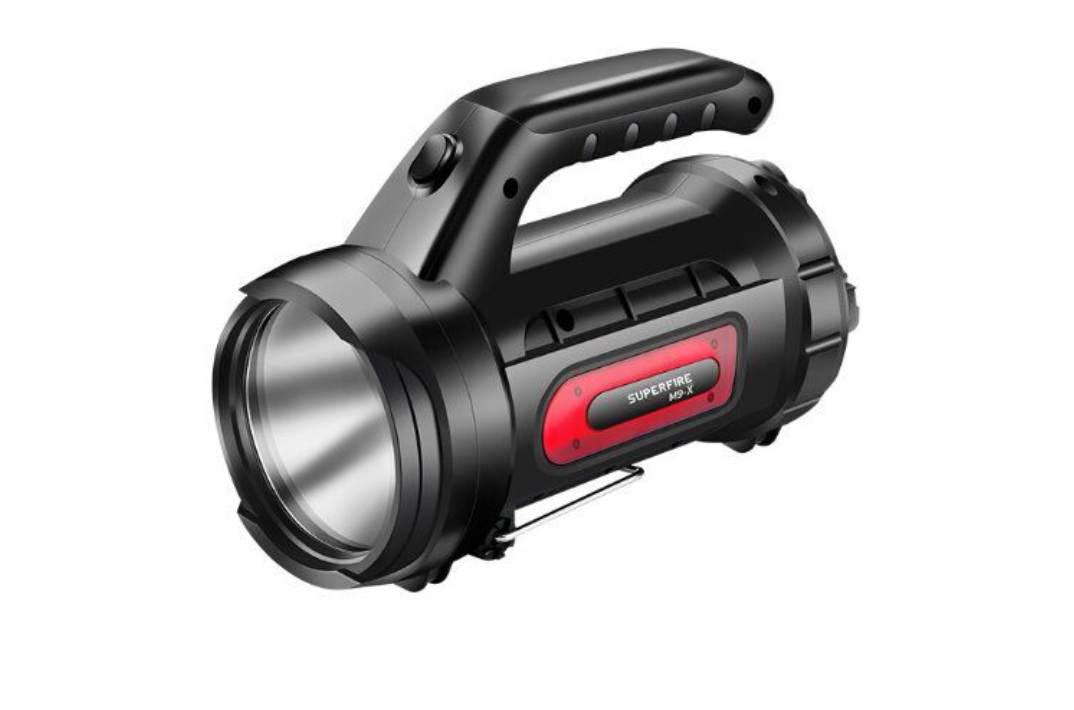 Lampe de poche SUPERFIRE-M9-X; LED; 440 lm; 2x1,5 Ah accu.