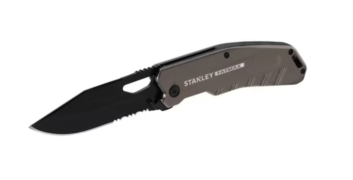 Couteau FATMAX Premium accroché avec des lames dentelées